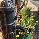 Guest house &rooms Next To Fox Covert Pub *