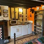 &rooms Next To Fox Covert Pub Guest house