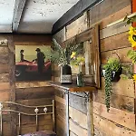 Guest house &rooms Next To Fox Covert Pub *