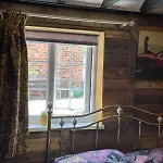 &rooms Next To Fox Covert Pub *