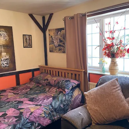 &rooms Next To Fox Covert Pub